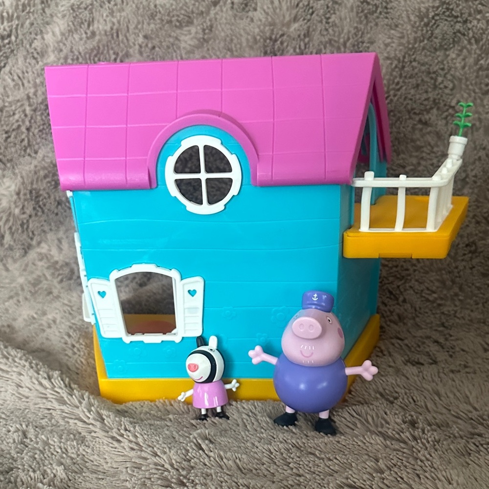 Peppa Pig Playhouse with Figures - Pink, Blue, Yellow